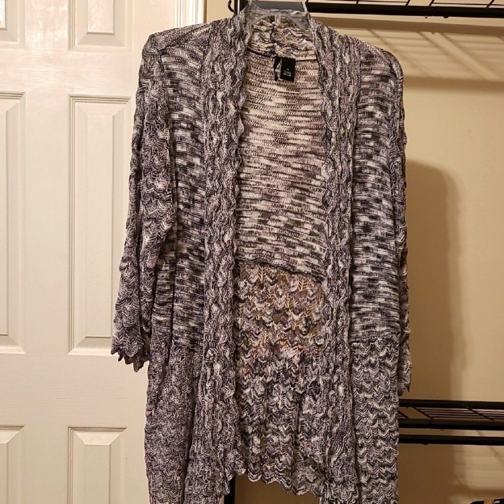 New Directions Women's Black and White Sweater Shrug with scalloped hem size 2X